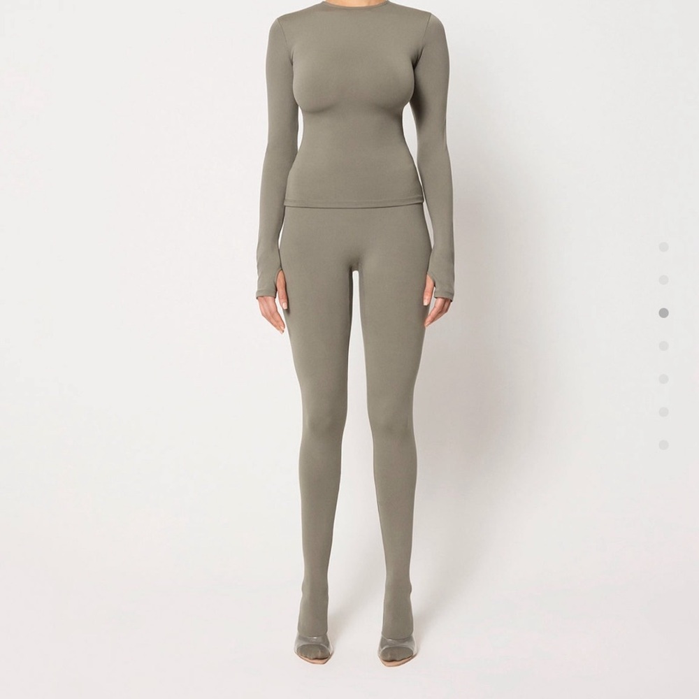 Khy leggings  and shirt .Never been worn